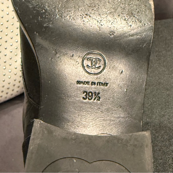 Chanel Women's Lace-Up Leather Ankle Boots w/ Patent Leather Logo Toe - Sz 39.5 - Picture 9 of 13